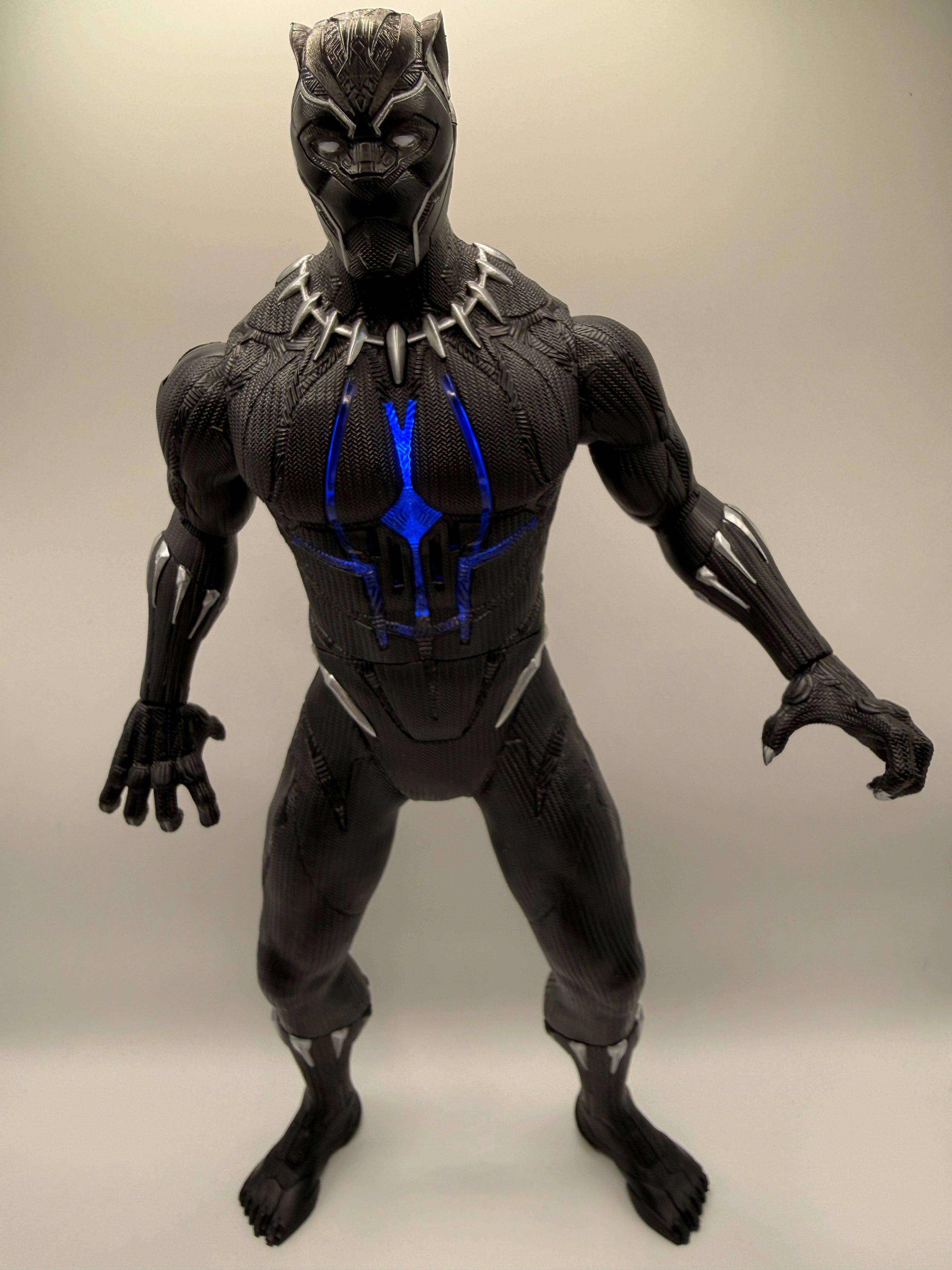 🐾 Marvel Avengers Black Panther 12" Titan Hero Series Action Figure – Vibranium Glow Suit