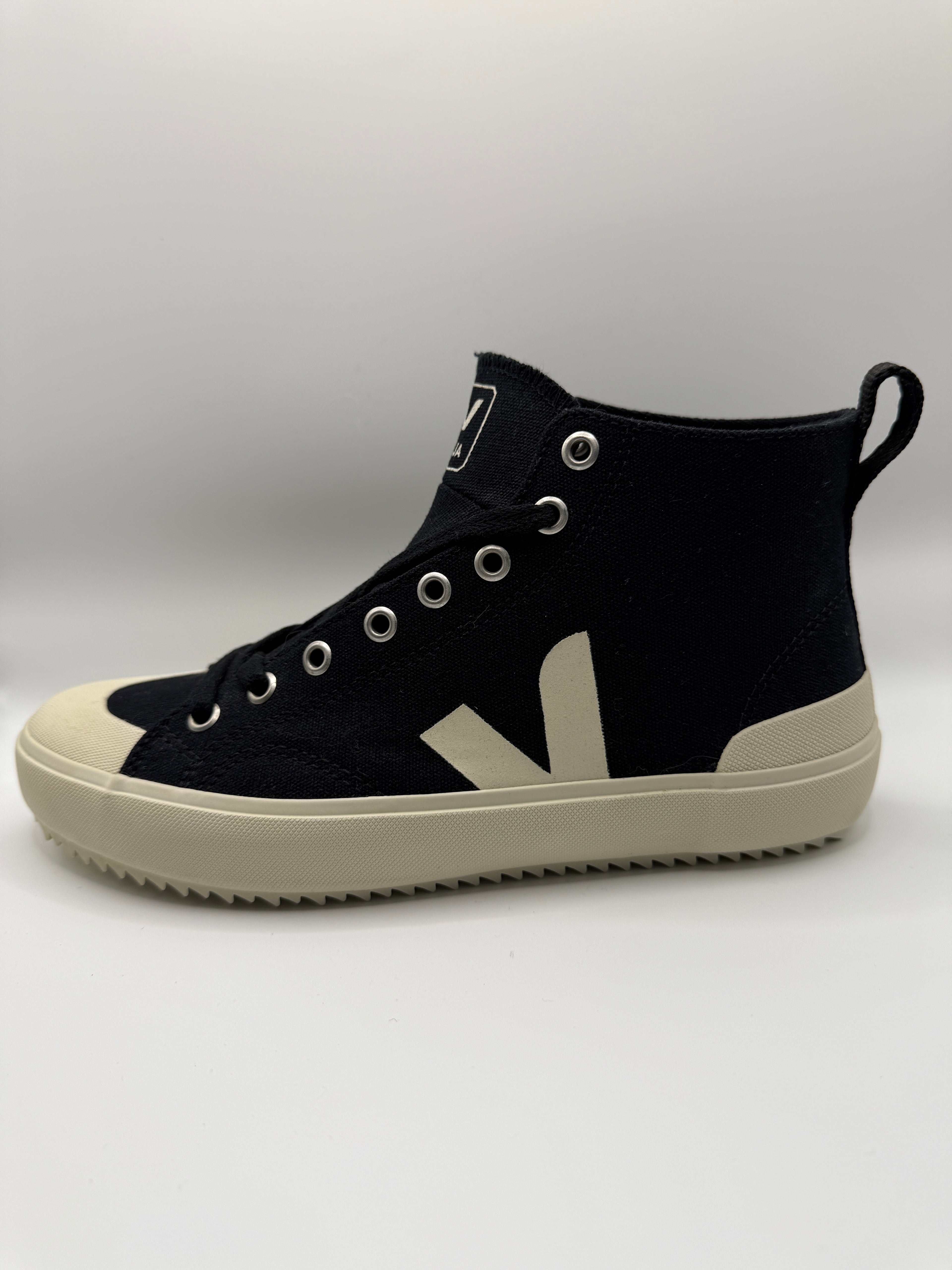 Veja Nova Mid-Top Sneakers – White Organic Canvas (Size 7, Brand New)