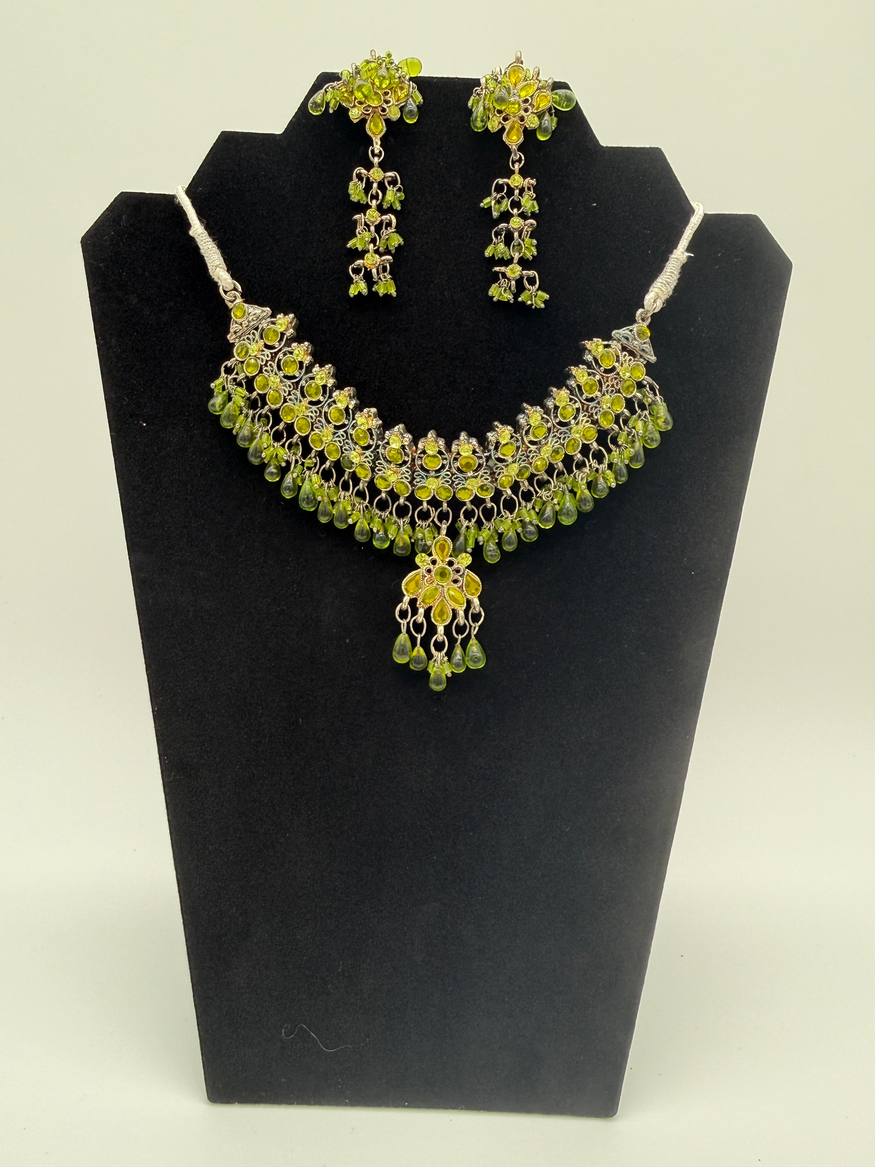 Green Kundan Necklace & Earring Set – Handcrafted Indian Jewelry