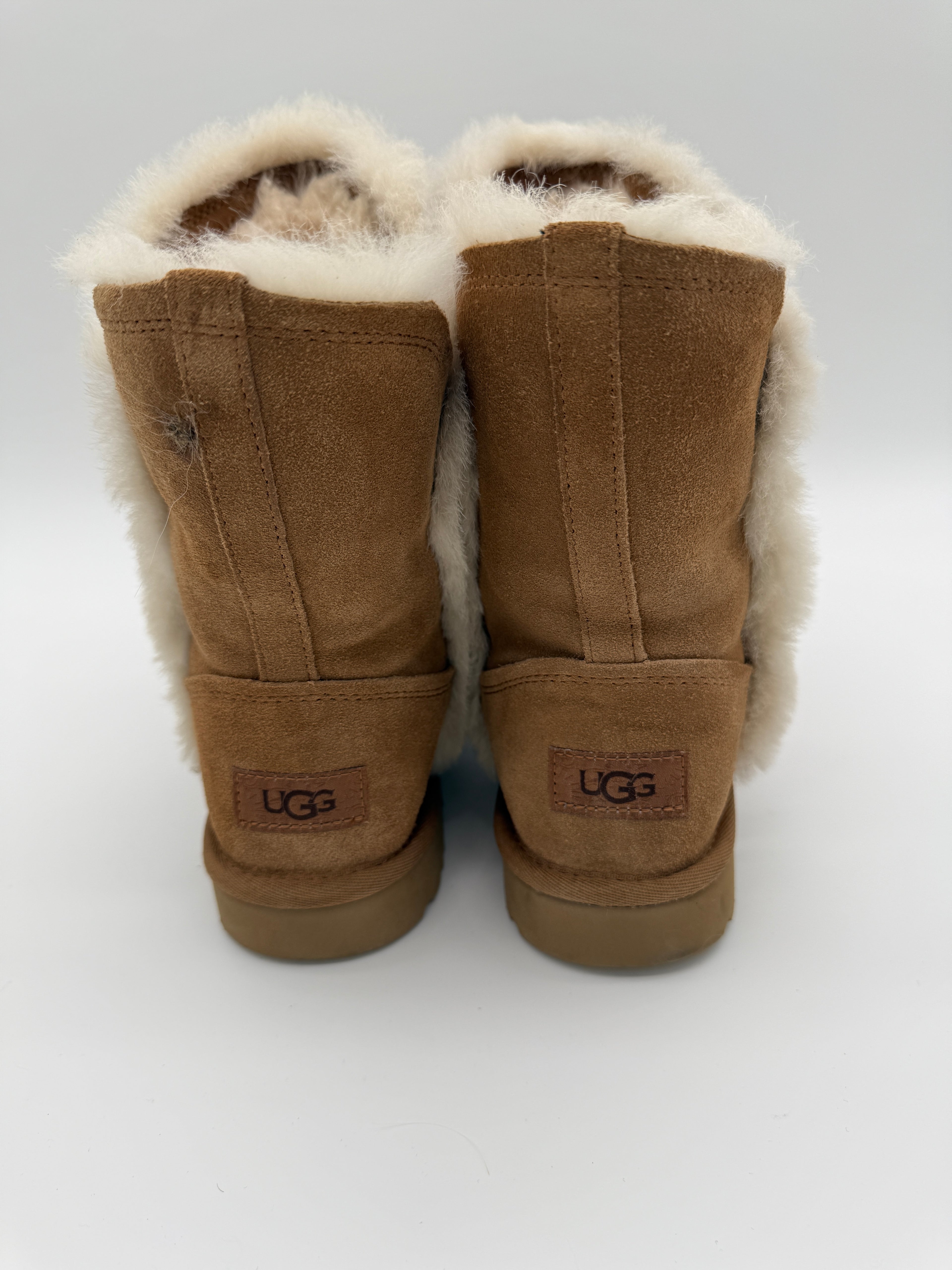 UGG Classic Short Boots – Chestnut – Size 7 – New