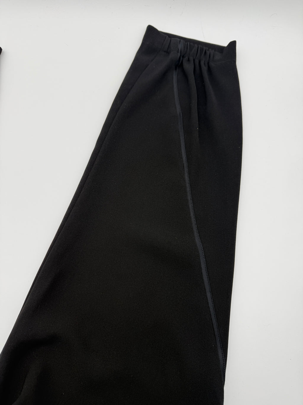 Vince Black Pull-On Pants – Size Small – Lightly Worn