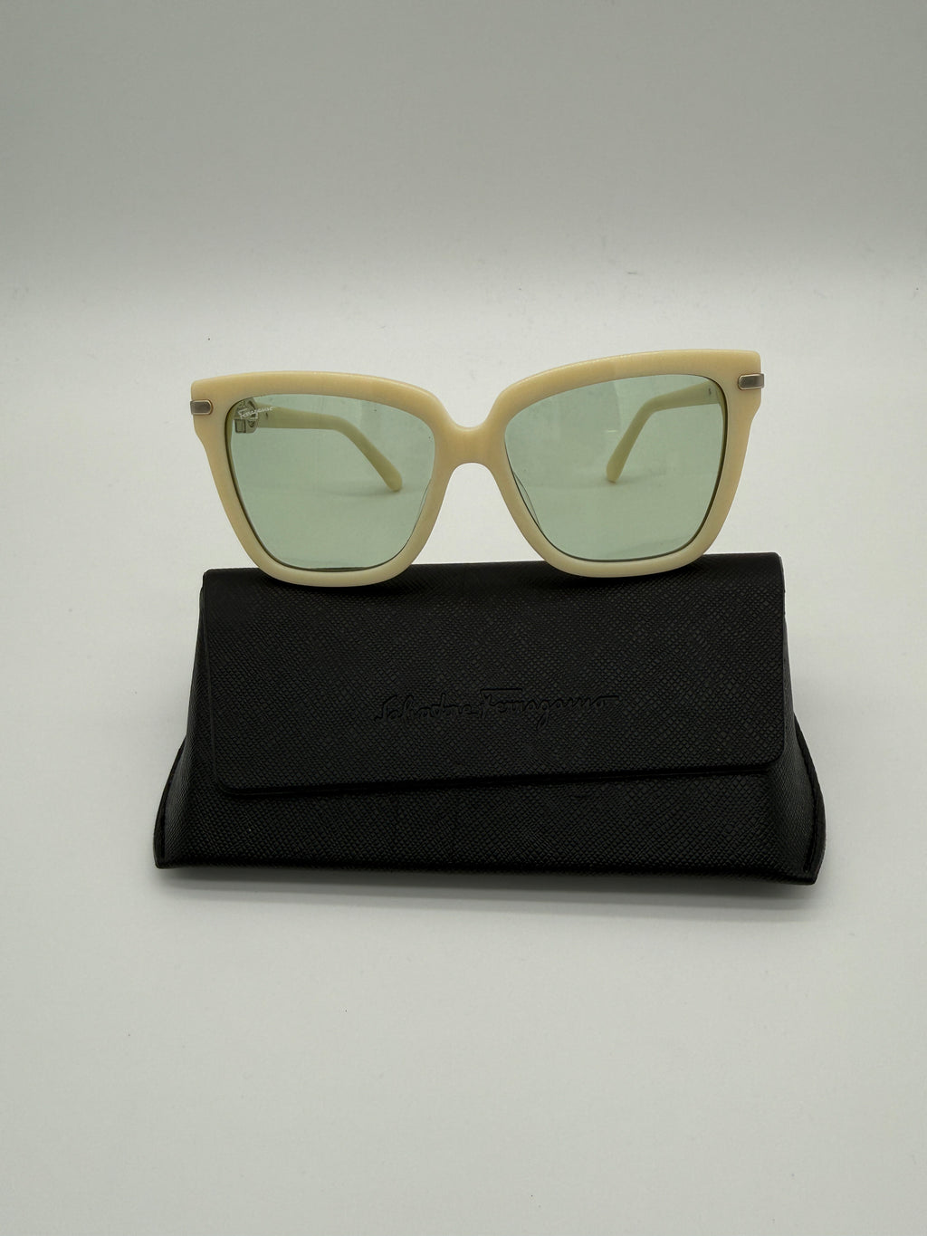 Ferragamo 57mm Polarized Rectangular Sunglasses – Ivory – Authenticated - Lightly Worn