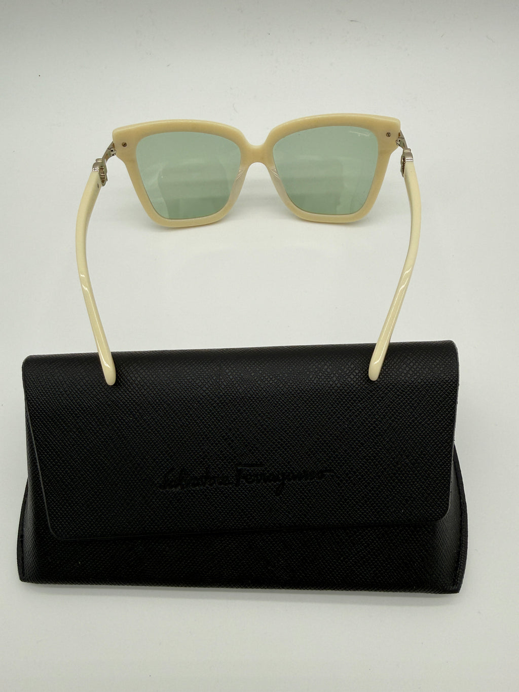 Ferragamo 57mm Polarized Rectangular Sunglasses – Ivory – Authenticated - Lightly Worn