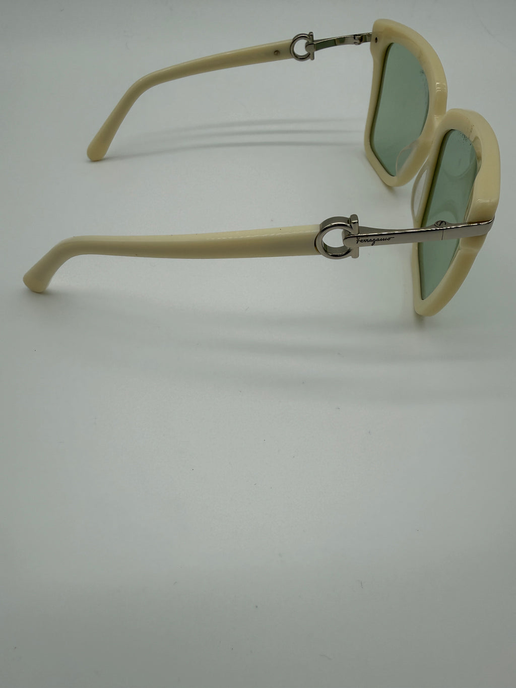 Ferragamo 57mm Polarized Rectangular Sunglasses – Ivory – Authenticated - Lightly Worn