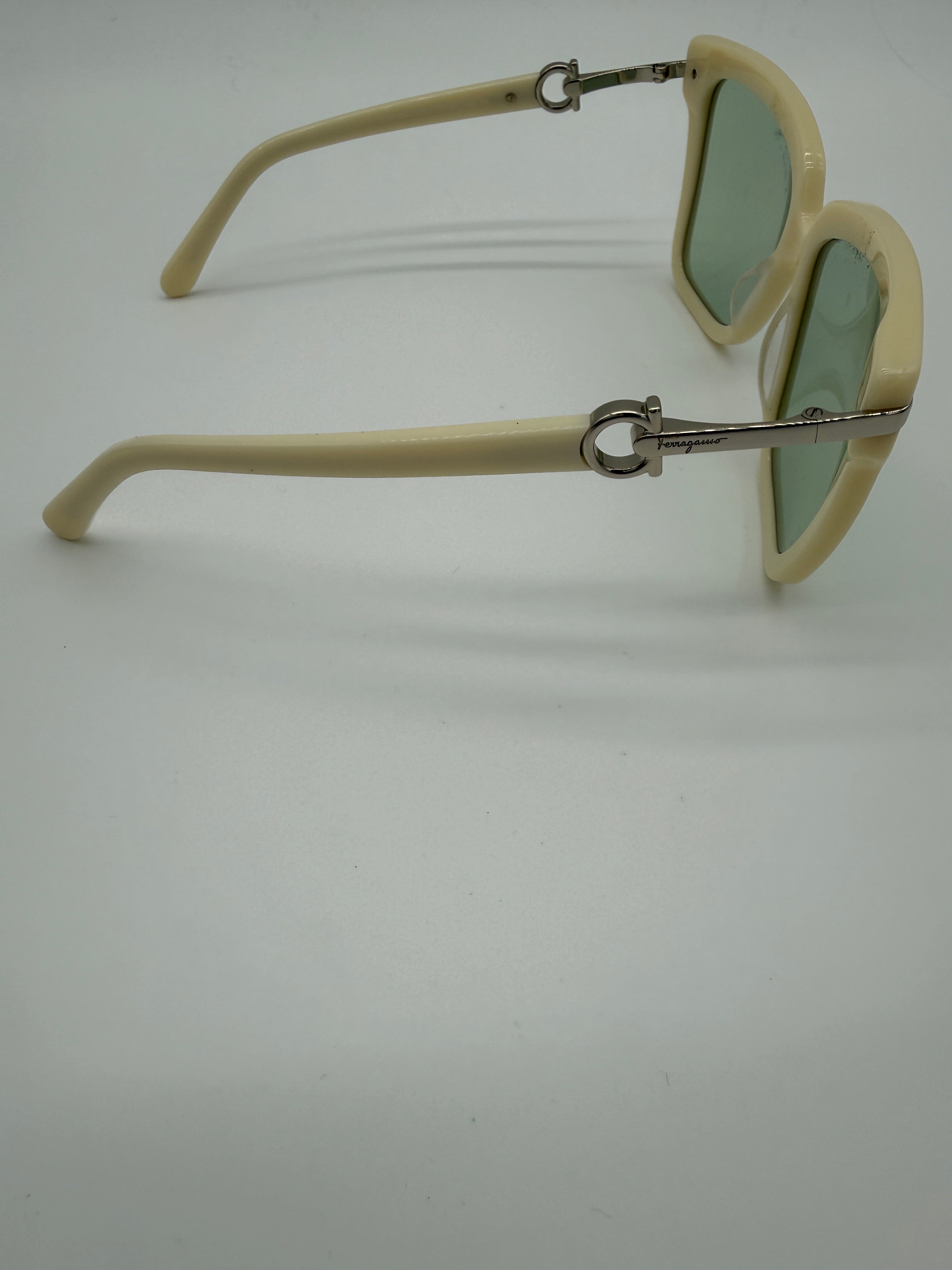 Ferragamo 57mm Polarized Rectangular Sunglasses – Ivory – Authenticated - Lightly Worn